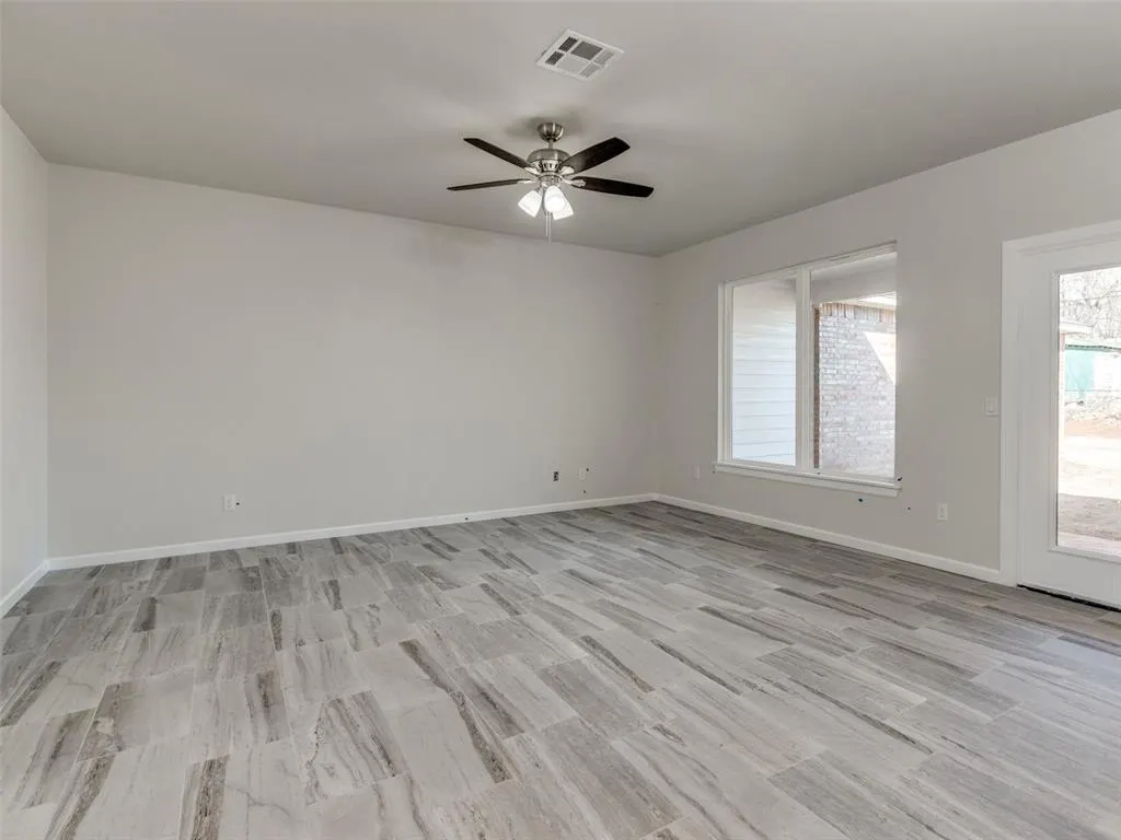 Photo 7 — 1509 NE 7 Street A, Oklahoma City, OK 73117