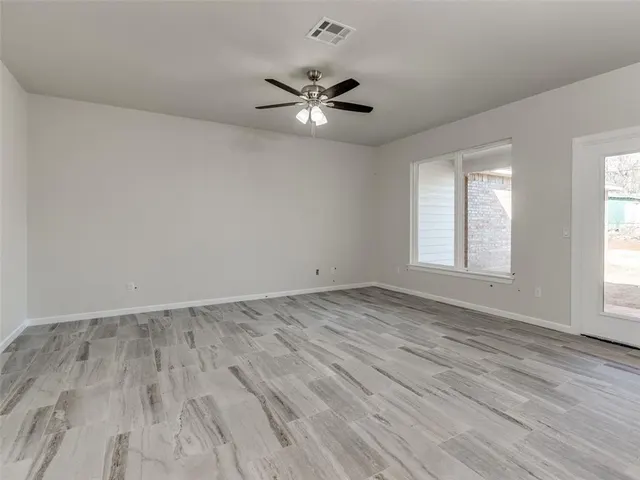 Photo 7 — 1509 NE 7 Street A, Oklahoma City, OK 73117