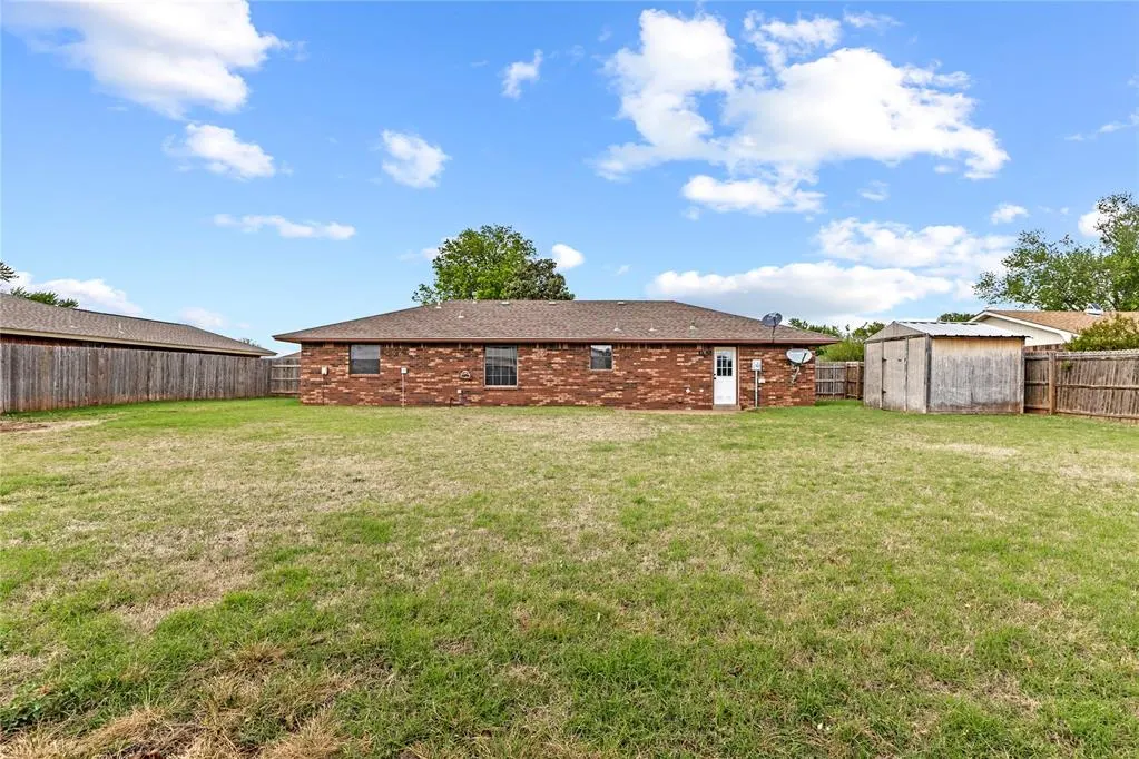 Photo 13 — 1312 Plains Avenue, Weatherford, OK 73096