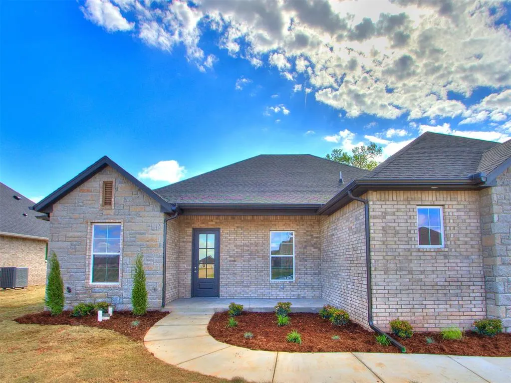 Photo 2 — 516 S Freedom Drive, Mustang, OK 73064