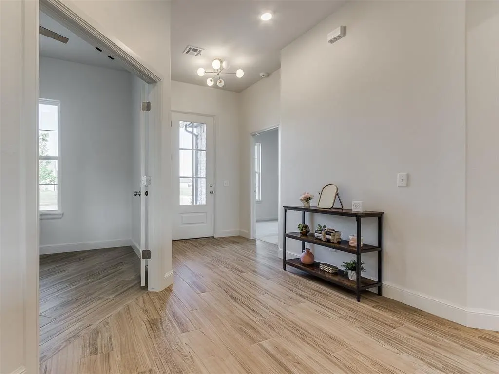 Photo 4 — 516 S Freedom Drive, Mustang, OK 73064
