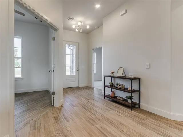 Photo 4 — 516 S Freedom Drive, Mustang, OK 73064