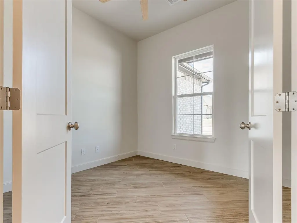 Photo 5 — 516 S Freedom Drive, Mustang, OK 73064