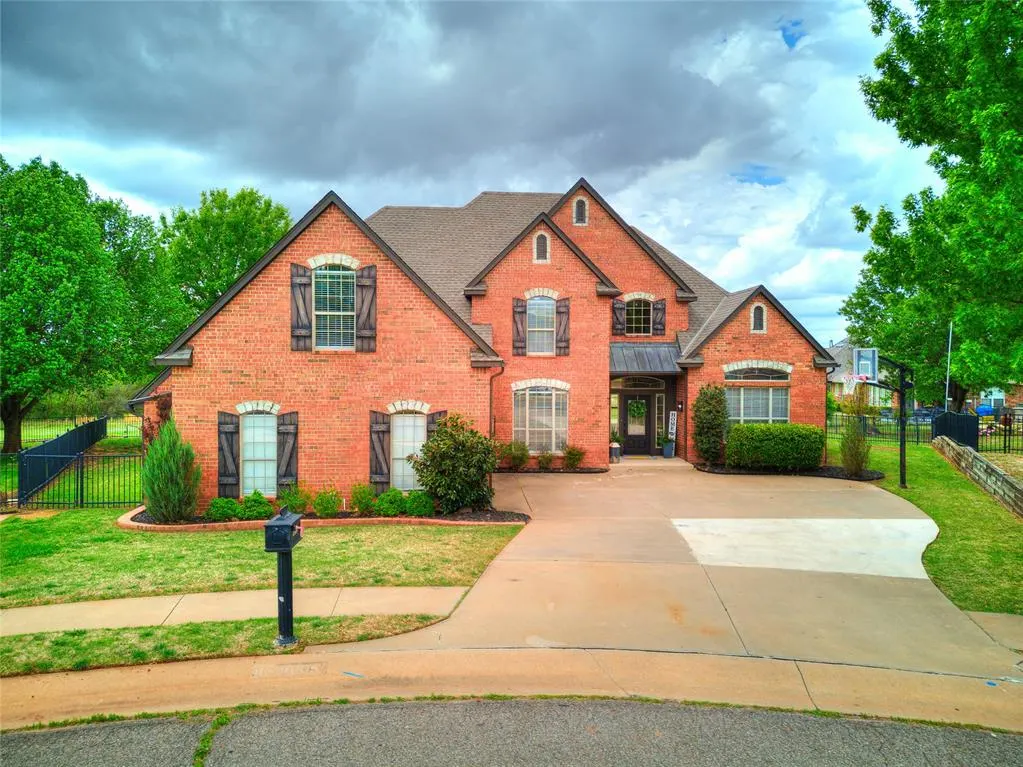 Front exterior — 3805 Highridge, Edmond, OK 73003