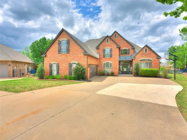 Photo 2 — 3805 Highridge, Edmond, OK 73003