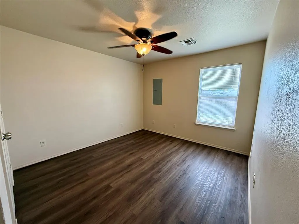 Photo 9 — 5 Lombardy Place, Clinton, OK 73601