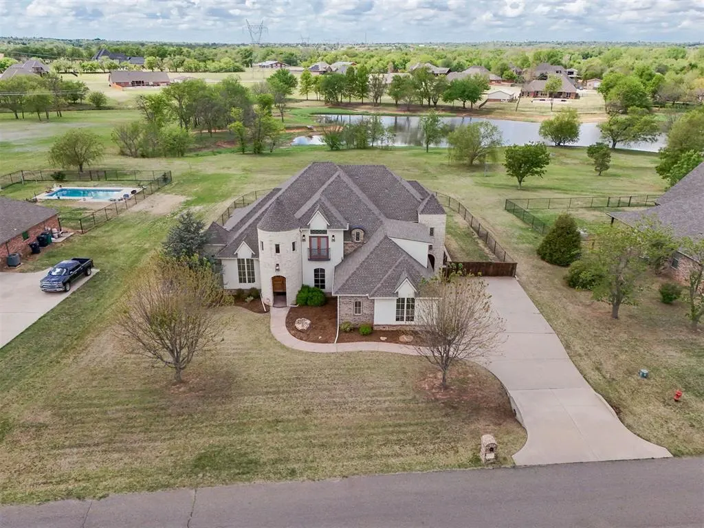 Photo 2 — 11601 Marbella Drive, Oklahoma City, OK 73173