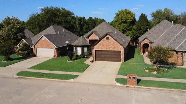 Front exterior — 1137 Pinehurst Drive, Norman, OK 73072
