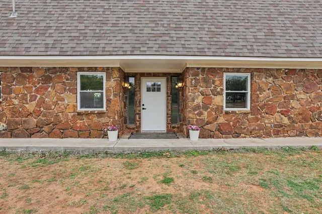 Photo 2 — 331178 E Captain Drive, Wellston, OK 74881