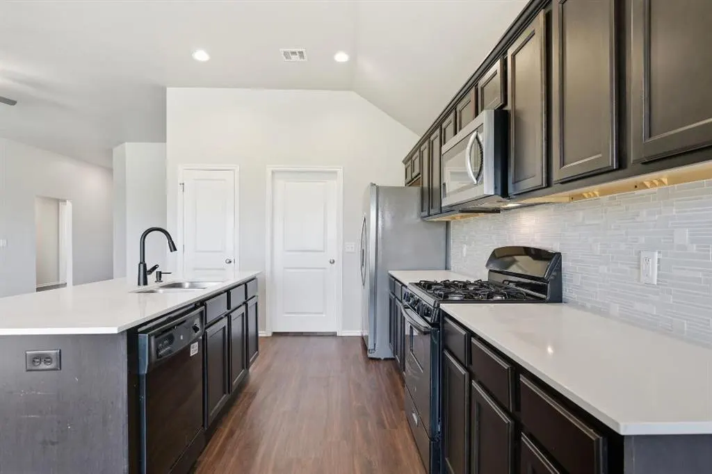 Photo 7 — 1281 Lakeview Drive, Edmond, OK 73034