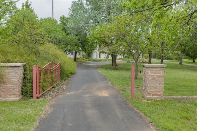 Photo 3 — 1617 Ridgeway Road, Oklahoma City, OK 73131