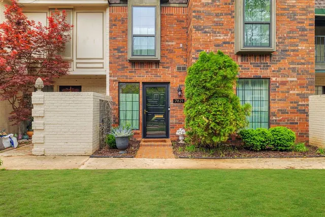 Photo 3 — 7821 W Old Hickory Lane, Oklahoma City, OK 73116