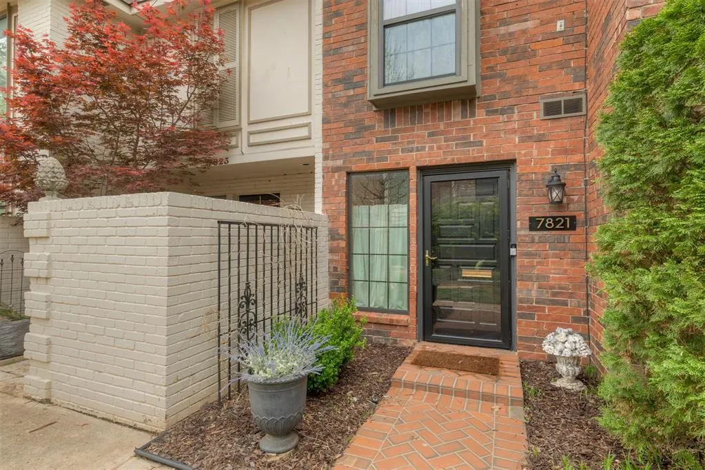 Photo 4 — 7821 W Old Hickory Lane, Oklahoma City, OK 73116