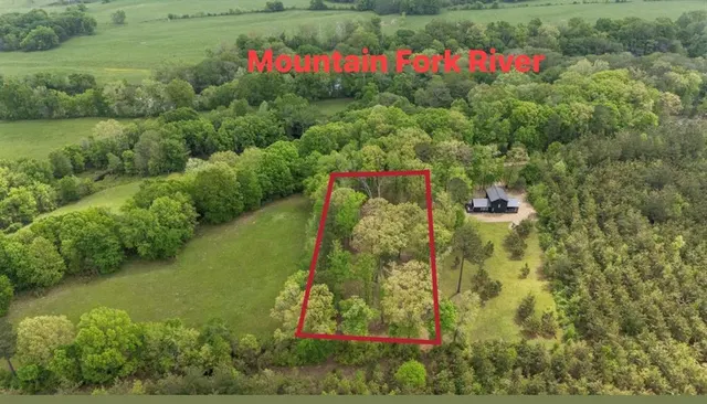 Photo 3 — 341 White Fox Lane, Broken Bow, OK 74728