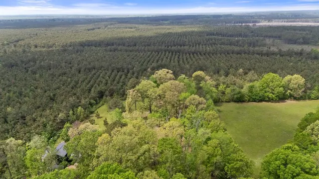 Photo 6 — 341 White Fox Lane, Broken Bow, OK 74728