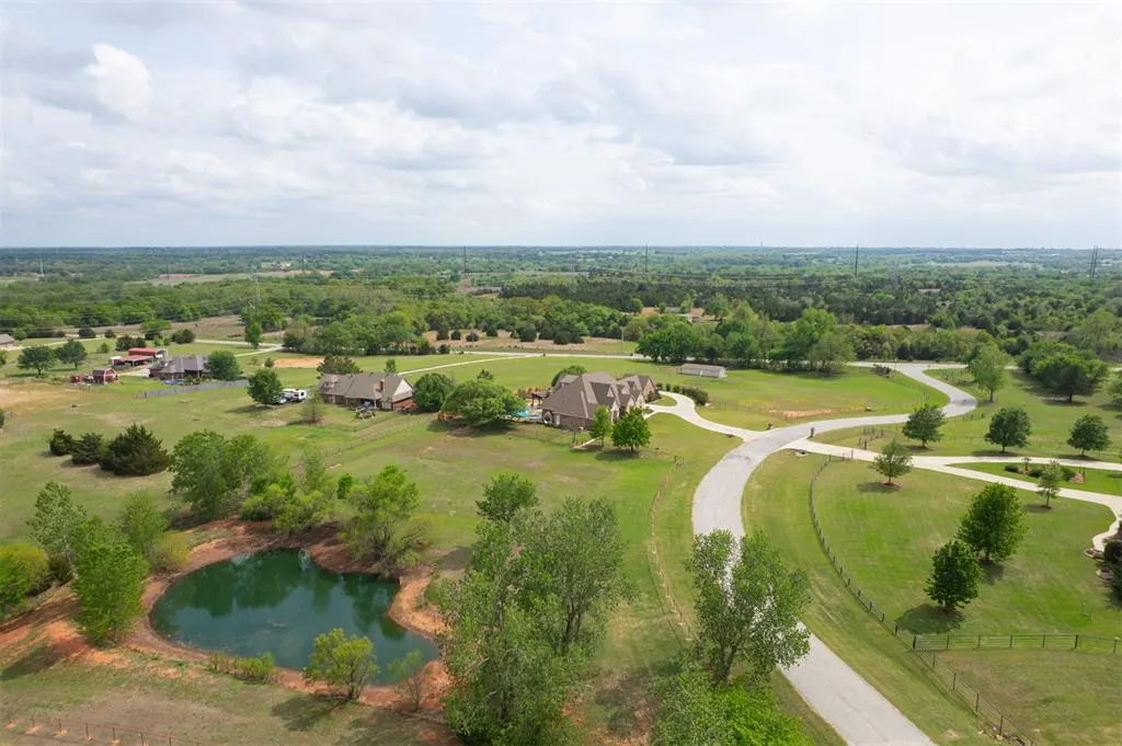 Photo 2 — 17900 Chatham Hills Road, Norman, OK 73071