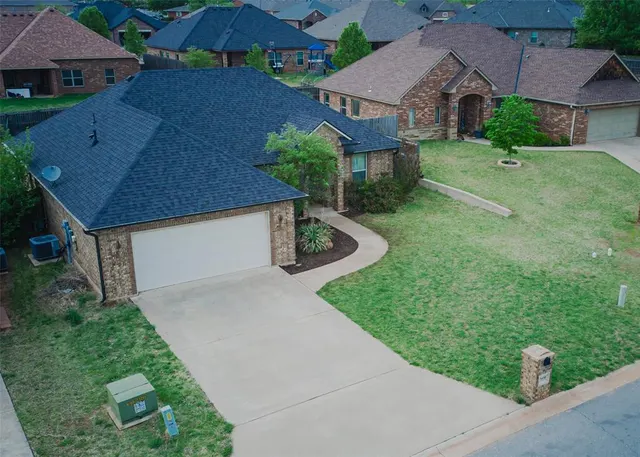 Photo 2 — 1430 Limestone Way, Elgin, OK 73538