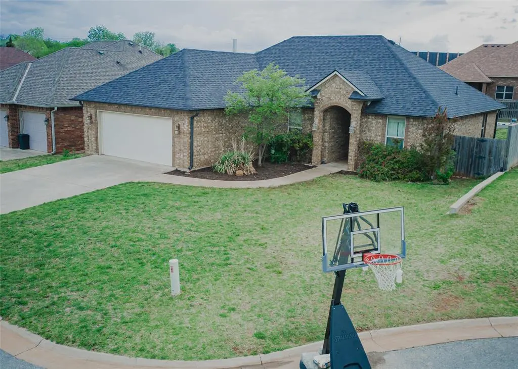 Photo 4 — 1430 Limestone Way, Elgin, OK 73538