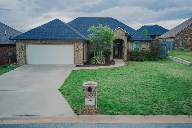 Photo 5 — 1430 Limestone Way, Elgin, OK 73538