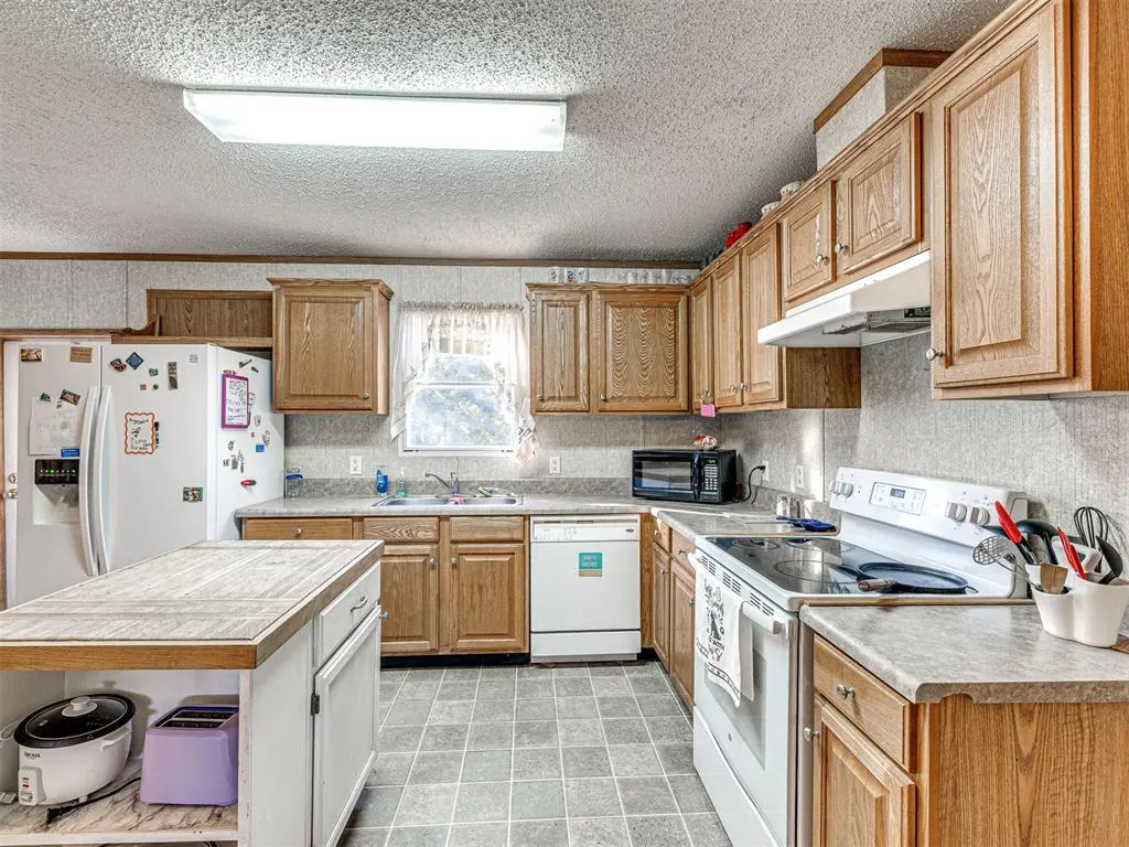 Photo 19 — 22650 Rio Bravo, Tecumseh, OK 74873