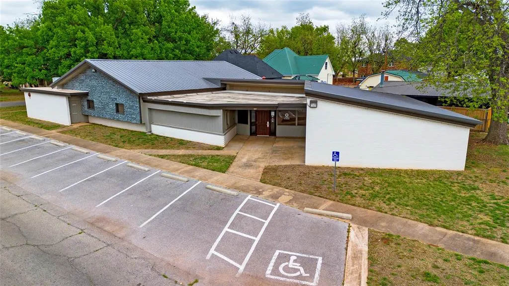 Photo 2 — 307 S 7th Street, Chickasha, OK 73018