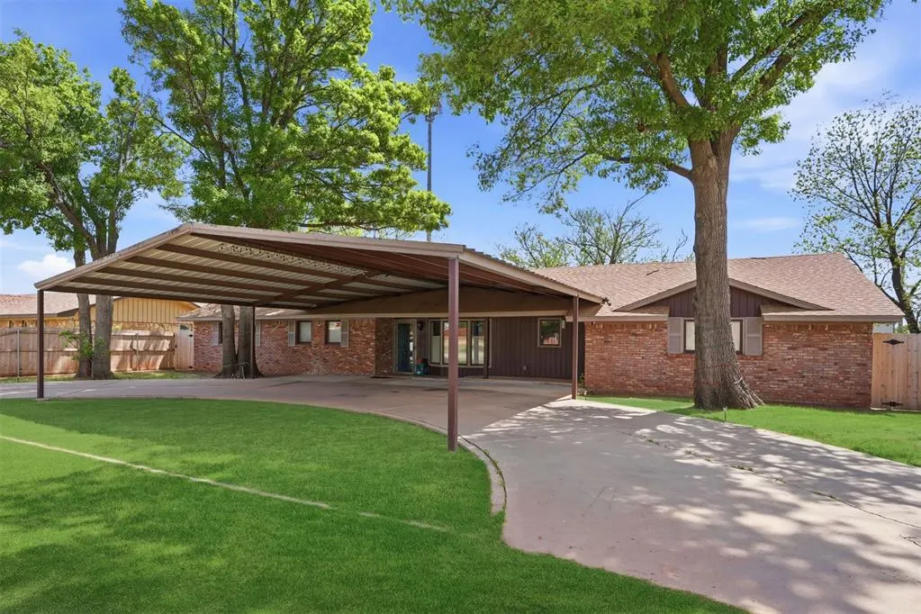 Front exterior — 503 E Lincoln Street, Hollis, OK 73550