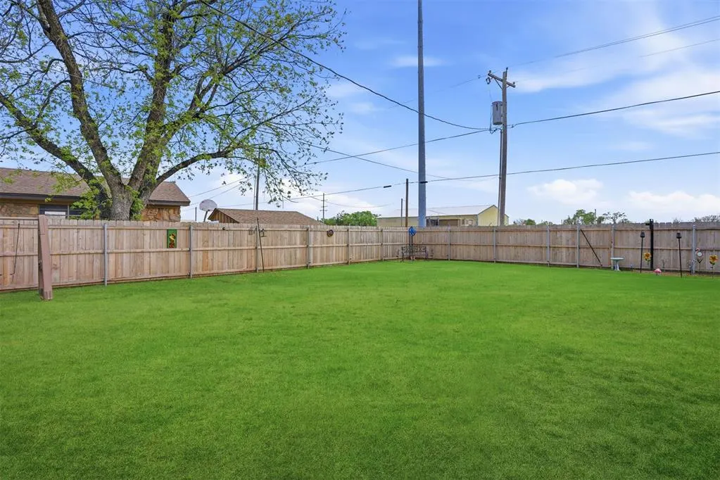 Photo 39 — 503 E Lincoln Street, Hollis, OK 73550