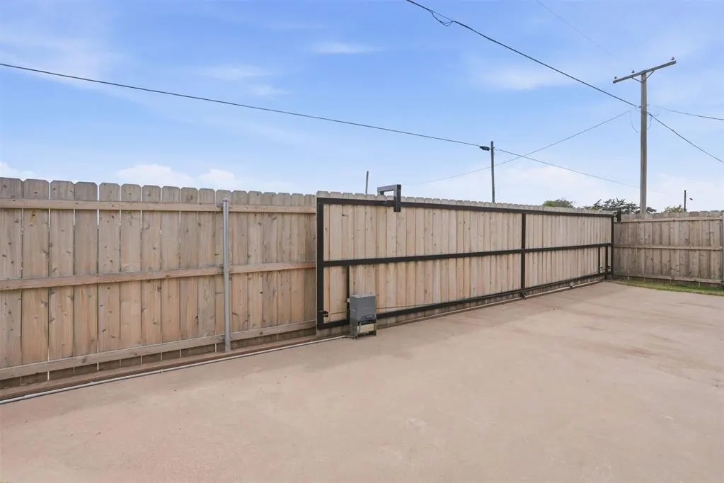 Photo 43 — 503 E Lincoln Street, Hollis, OK 73550