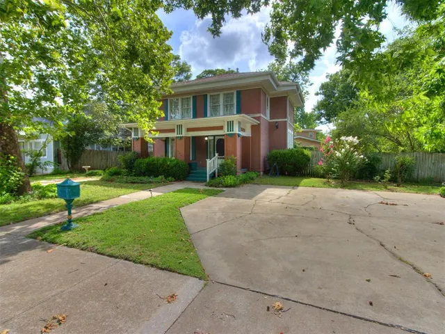 Photo 2 — 604 S Crawford Street, Norman, OK 73069