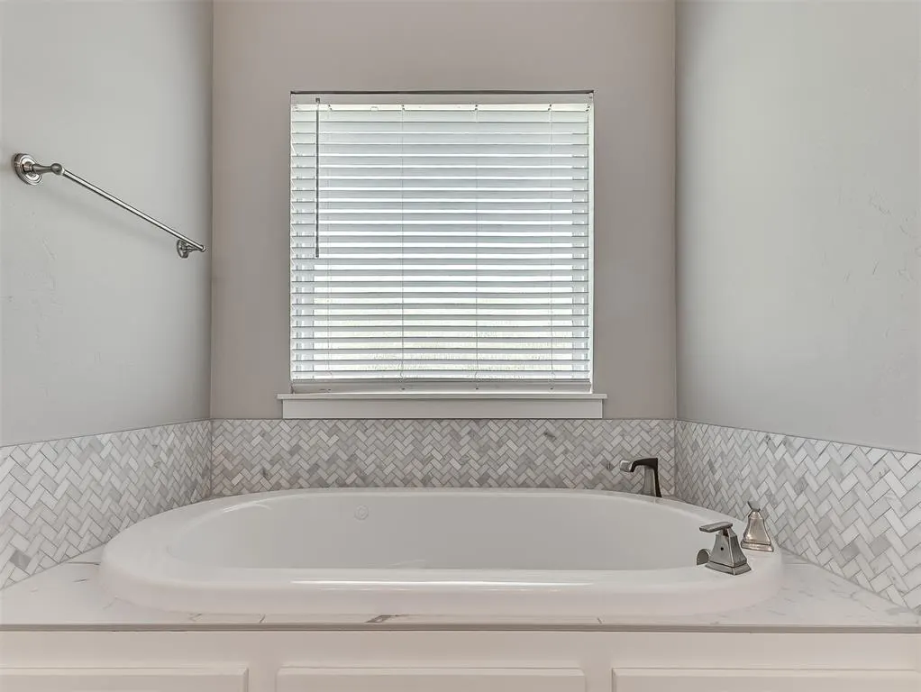Photo 13 — 2333 Bretton Lane, Edmond, OK 73012