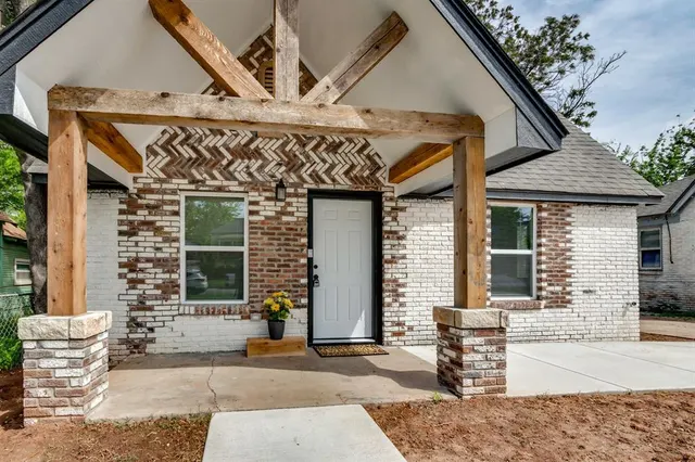 Photo 2 — 417 SE 23rd Street, Oklahoma City, OK 73129