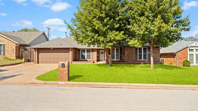 Front exterior — 1021 NW 167th Street, Edmond, OK 73012