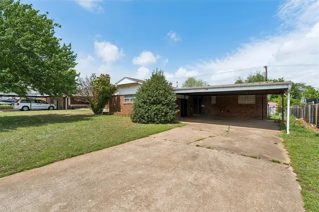 Photo 2 — 509 SW 67th Street, Oklahoma City, OK 73139