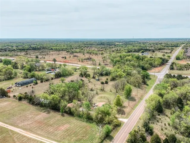 Photo 2 — 3601 Alameda Street, Norman, OK 73026