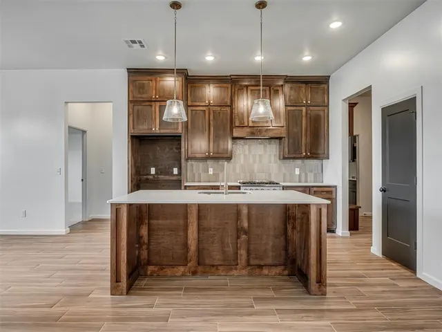 Photo 7 — 5101 Misty Wood Lane, Mustang, OK 73064