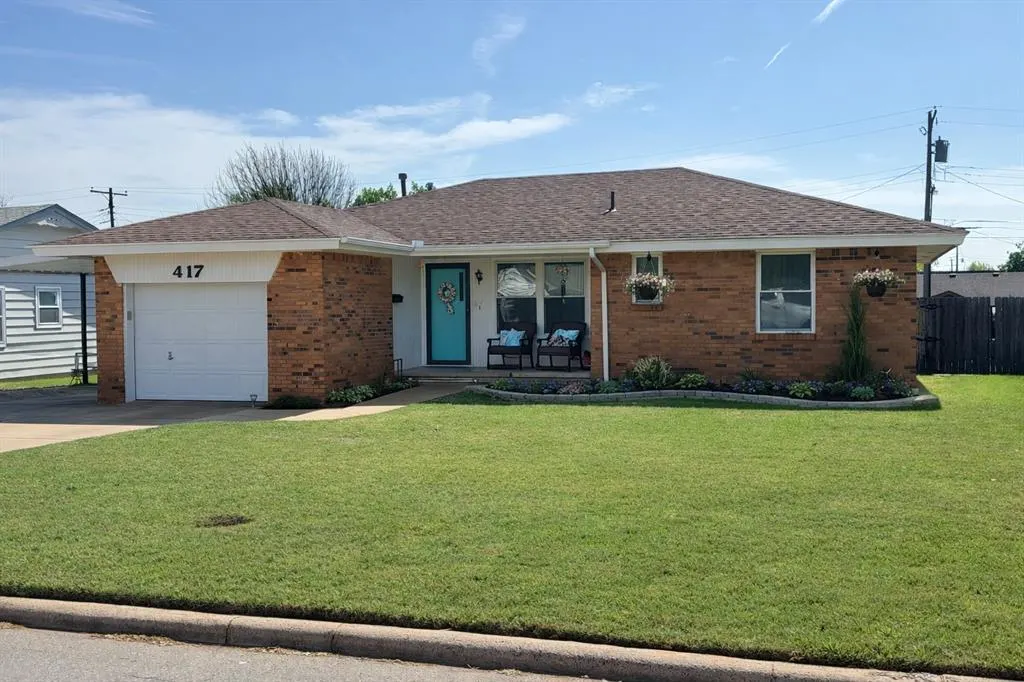 Front exterior — 417 S 24th Street, Clinton, OK 73601