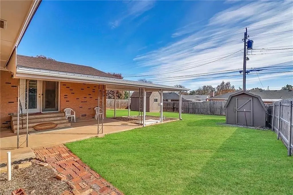 Photo 17 — 417 S 24th Street, Clinton, OK 73601