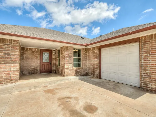 Photo 2 — 663 SW 12th Street, Blanchard, OK 73010