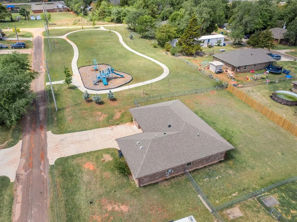 Photo 39 — 663 SW 12th Street, Blanchard, OK 73010