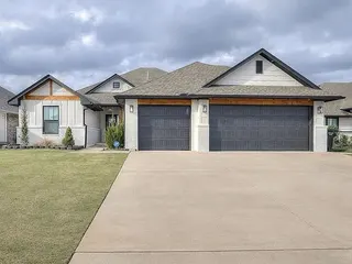 Sold home at 2717 SE 22nd Street