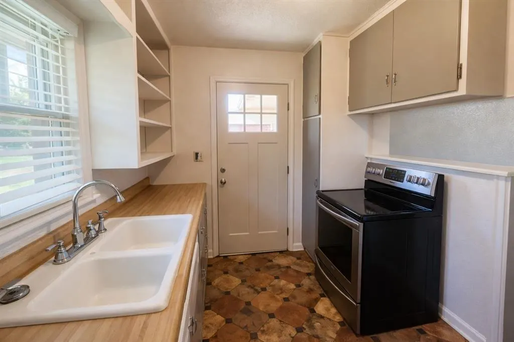 Photo 4 — 2216 N Downing Street, Oklahoma City, OK 73120