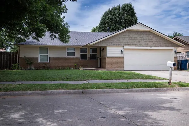 Photo 2 — 734 W 7th Street, Edmond, OK 73003
