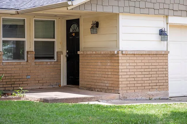 Photo 3 — 734 W 7th Street, Edmond, OK 73003