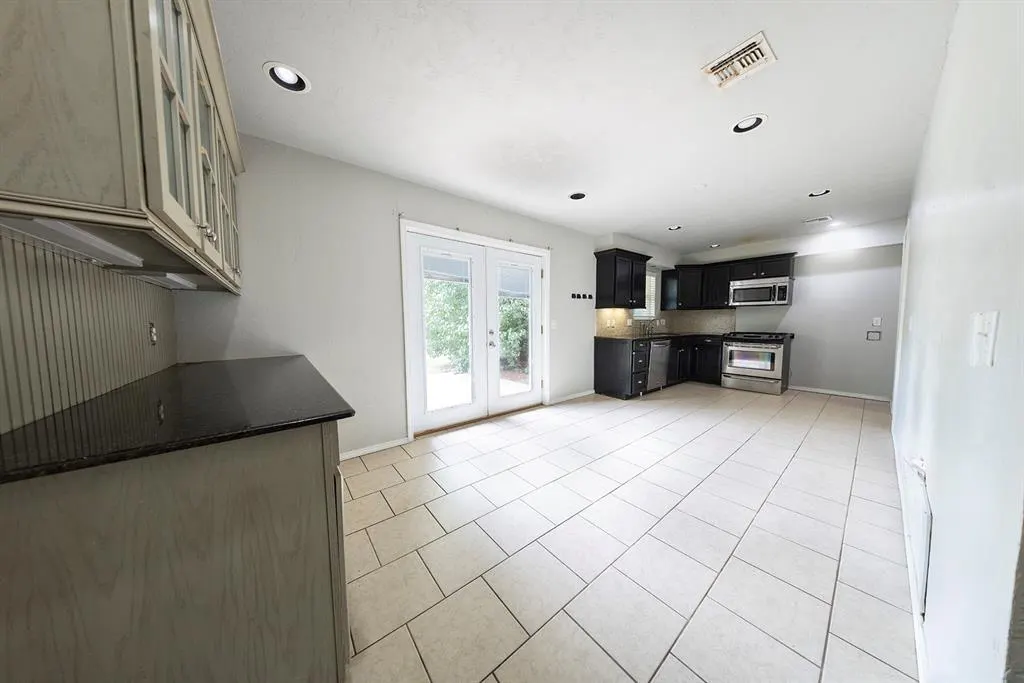 Photo 6 — 734 W 7th Street, Edmond, OK 73003