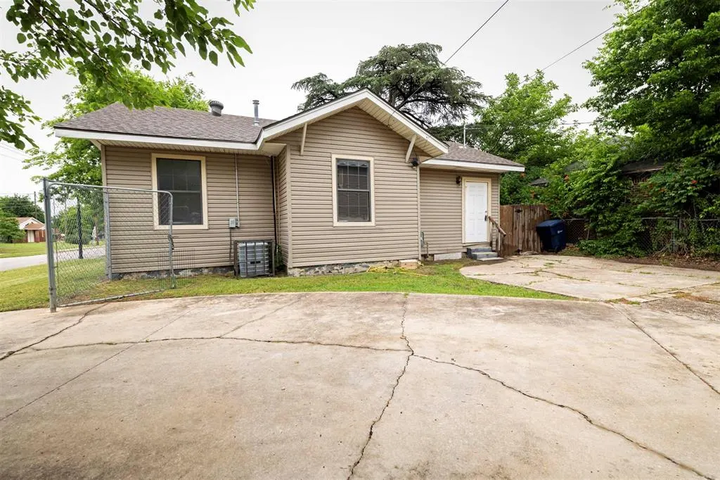Photo 11 — 1200 NE 19th Street, Oklahoma City, OK 73111