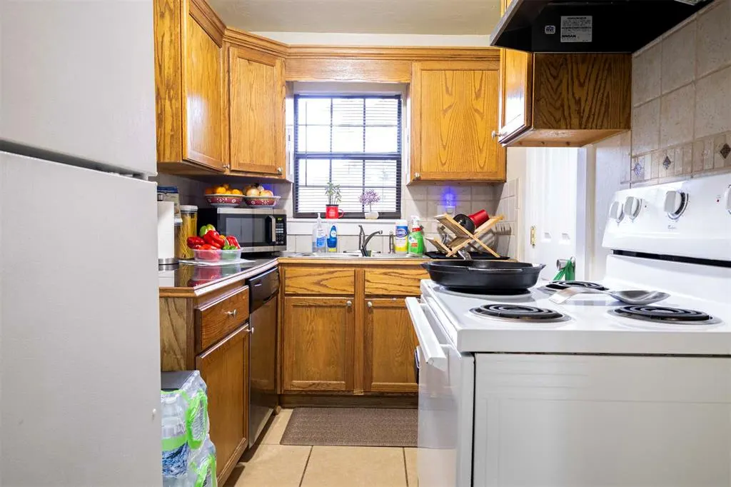 Photo 18 — 1200 NE 19th Street, Oklahoma City, OK 73111