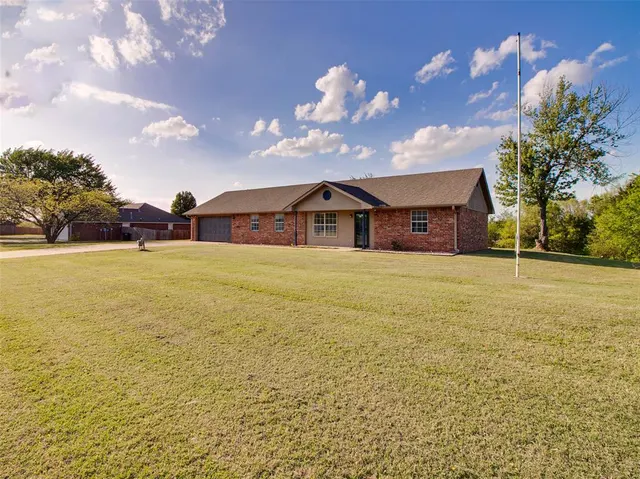 Photo 2 — 215 W 12th Street, Stroud, OK 74079