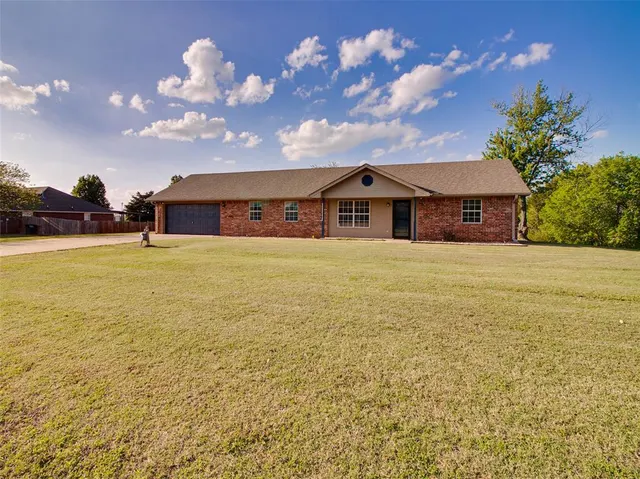 Photo 5 — 215 W 12th Street, Stroud, OK 74079