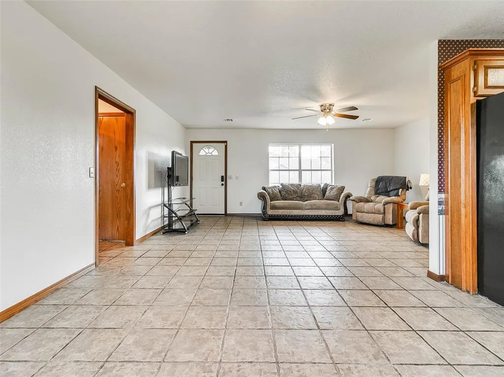 Photo 8 — 215 W 12th Street, Stroud, OK 74079