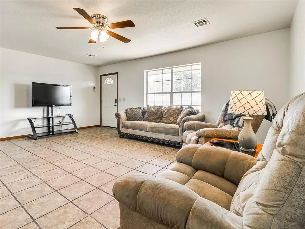 Photo 10 — 215 W 12th Street, Stroud, OK 74079